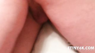 Dolce teenager carina in calze Hennessy