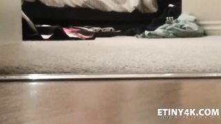 Dolce teenager carina in calze Hennessy