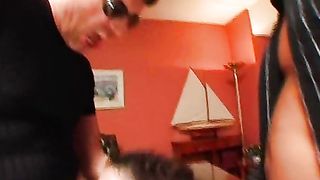 Matura italiana scopata a tre in ufficio