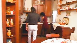 Anteprima del video: Casalinga italiana scopata da maritino e cognato