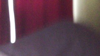 Anteprima del video: Ragazzo soddisfa due troie