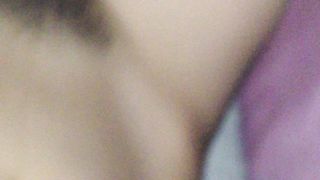 Ragazzo soddisfa due troie