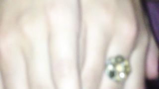 Ragazzo soddisfa due troie