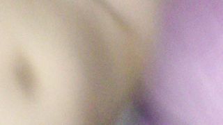 Ragazzo soddisfa due troie