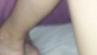 Ragazzo soddisfa due troie