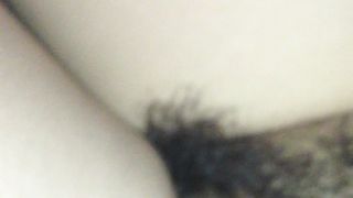 Ragazzo soddisfa due troie