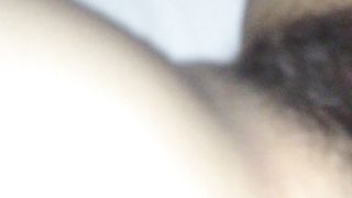 Ragazzo soddisfa due troie