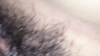 Ragazzo soddisfa due troie