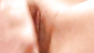 Mi masturbo la pussy e squirto