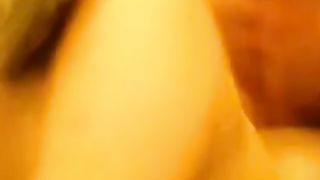 Bionda ragazza amatoriale cicciottella