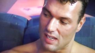 Diciottenne vergine in culo