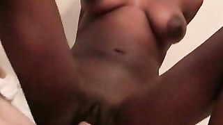 Tettona africana ama il cazzo bianco