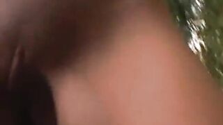 Bella troietta succhia e beve in strada