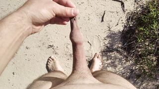 Cammino nudo e mi tiro il prepuzio