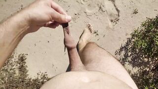 Cammino nudo e mi tiro il prepuzio