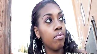 Giovane e bella puttanella nera