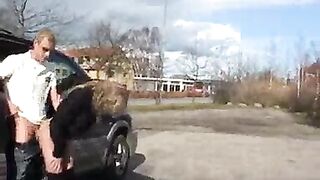 Bella prostituta svedese trombata  in auto