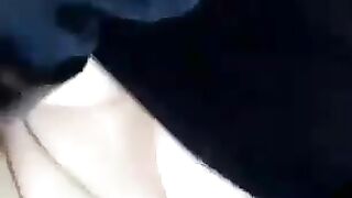 Puttana pagata per sesso in auto