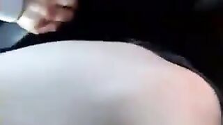 Puttana pagata per sesso in auto