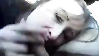 Puttana pagata per sesso in auto