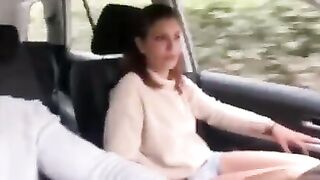 Anteprima del video: Coppia esibizionista fa sesso per strada