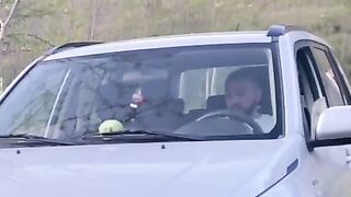 Coppia esibizionista fa sesso per strada