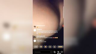 La monella esibizionista fa la diretta