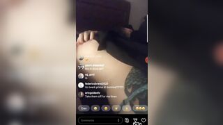 La monella esibizionista fa la diretta