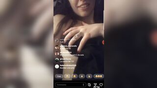 La monella esibizionista fa la diretta