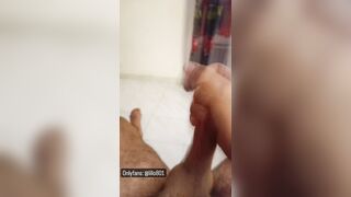 Mi faccio una pippa sul letto...