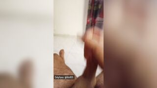 Mi faccio una pippa sul letto...