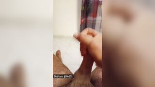 Mi faccio una pippa sul letto...