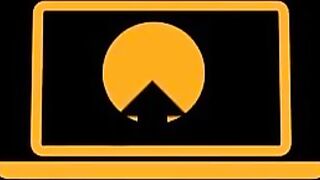 Troietta inculata sul divano