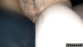 Brunetta tettona giovane e bella scopa in auto