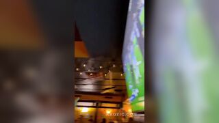 La bionda fa danzare le tettone