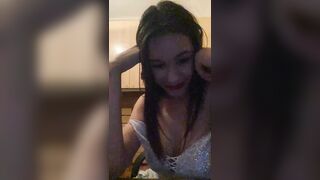 Me lo succhia in diretta per fare grana