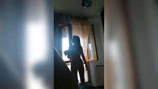 Riprendo la mia tipa mentre si veste