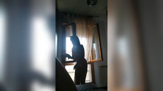 Riprendo la mia tipa mentre si veste