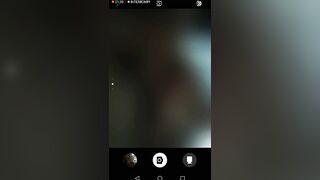 Registro la mia zoccola mentre lo smanetta