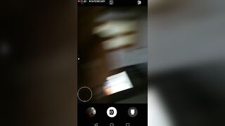 Registro la mia zoccola mentre lo smanetta