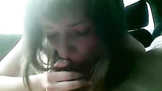 La puttana di strada lo prende in gola