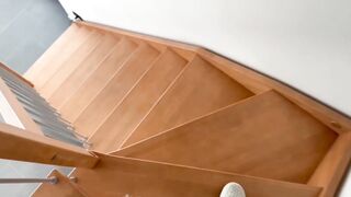 Si sega guardando la fidanzata che scopa