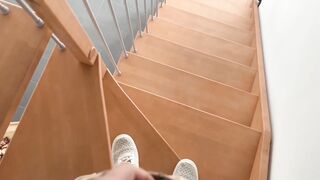 Si sega guardando la fidanzata che scopa