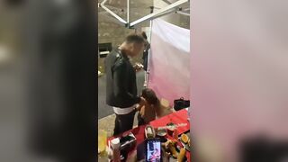 Pornostar in erba succhia il cazzo di Rocco