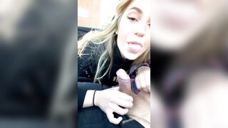 Biondina Italianissima fa un pompino in diretta