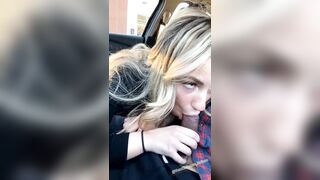 Biondina Italianissima fa un pompino in diretta