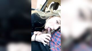 Biondina Italianissima fa un pompino in diretta