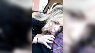 Biondina Italianissima fa un pompino in diretta