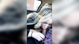 Biondina Italianissima fa un pompino in diretta