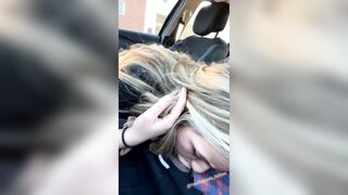 Biondina Italianissima fa un pompino in diretta